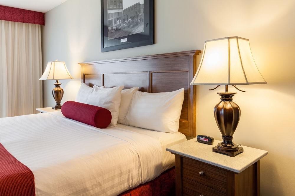 The Royal Anne Hotel Kelowna Exterior photo