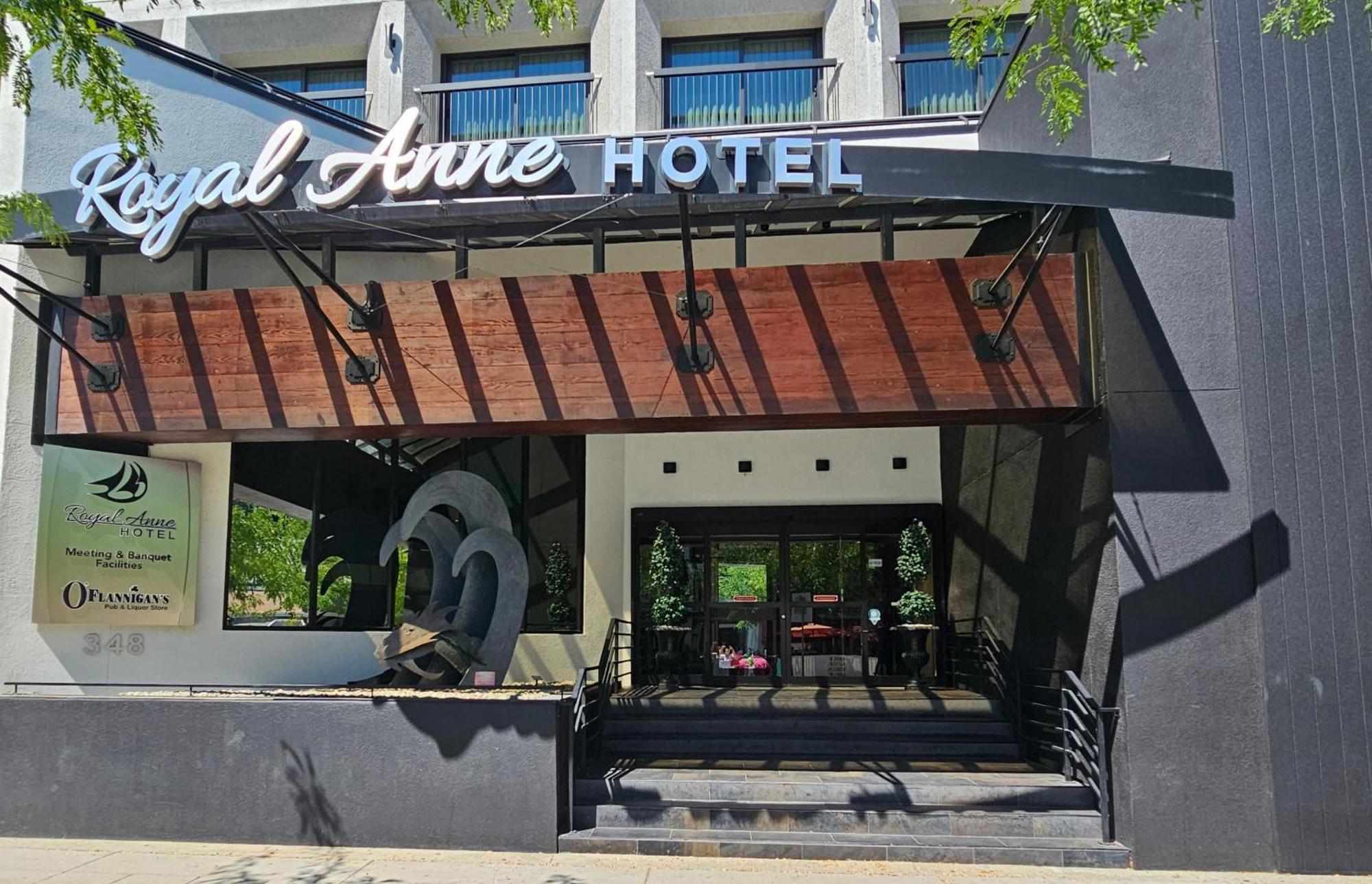 The Royal Anne Hotel Kelowna Exterior photo
