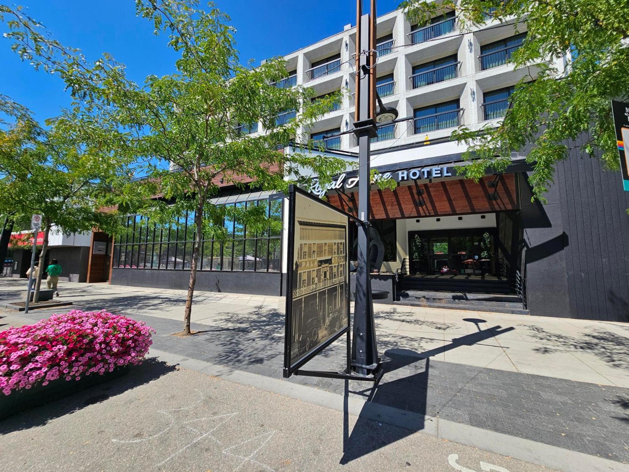 The Royal Anne Hotel Kelowna Exterior photo