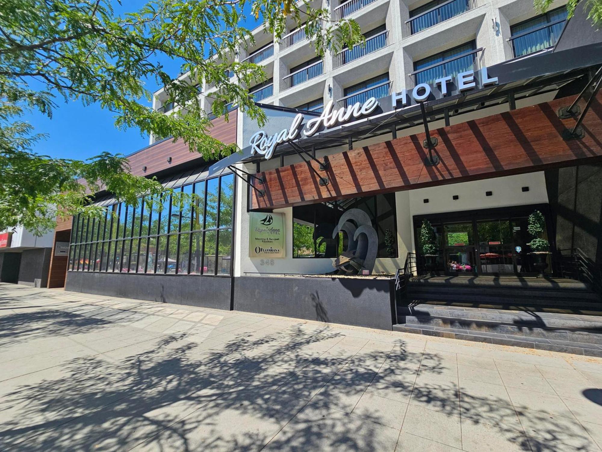 The Royal Anne Hotel Kelowna Exterior photo