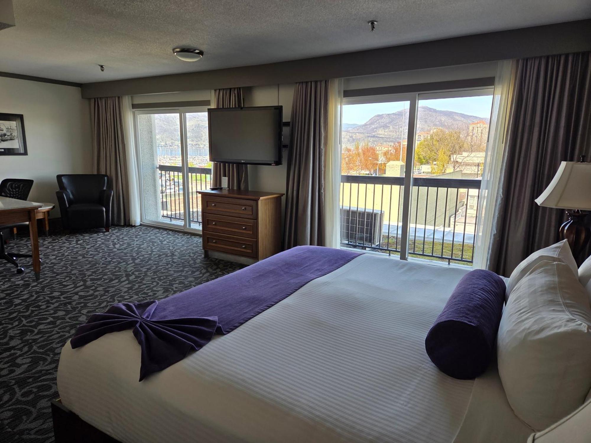The Royal Anne Hotel Kelowna Exterior photo