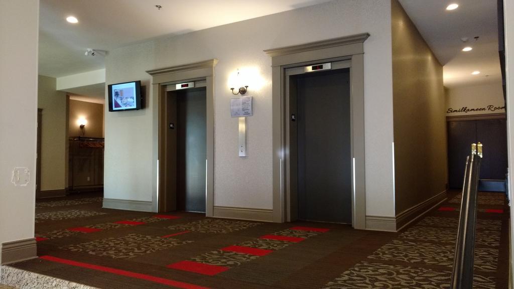 The Royal Anne Hotel Kelowna Exterior photo