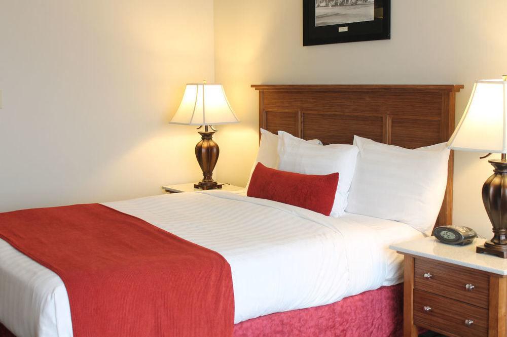 The Royal Anne Hotel Kelowna Exterior photo