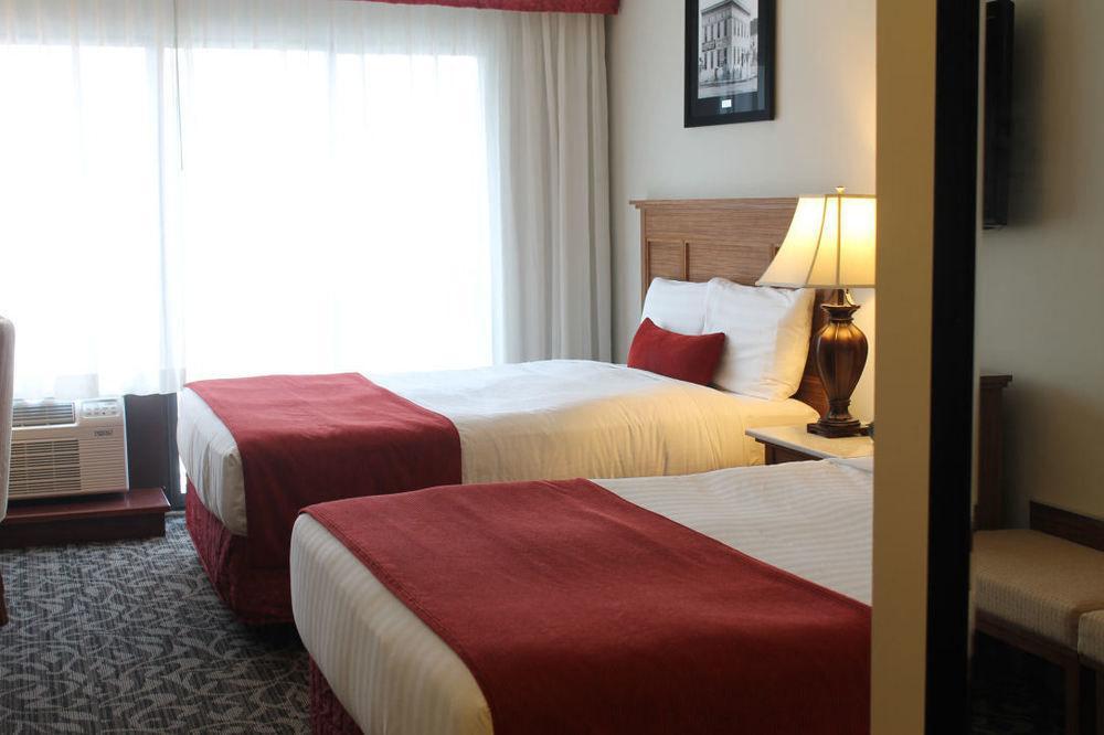 The Royal Anne Hotel Kelowna Exterior photo