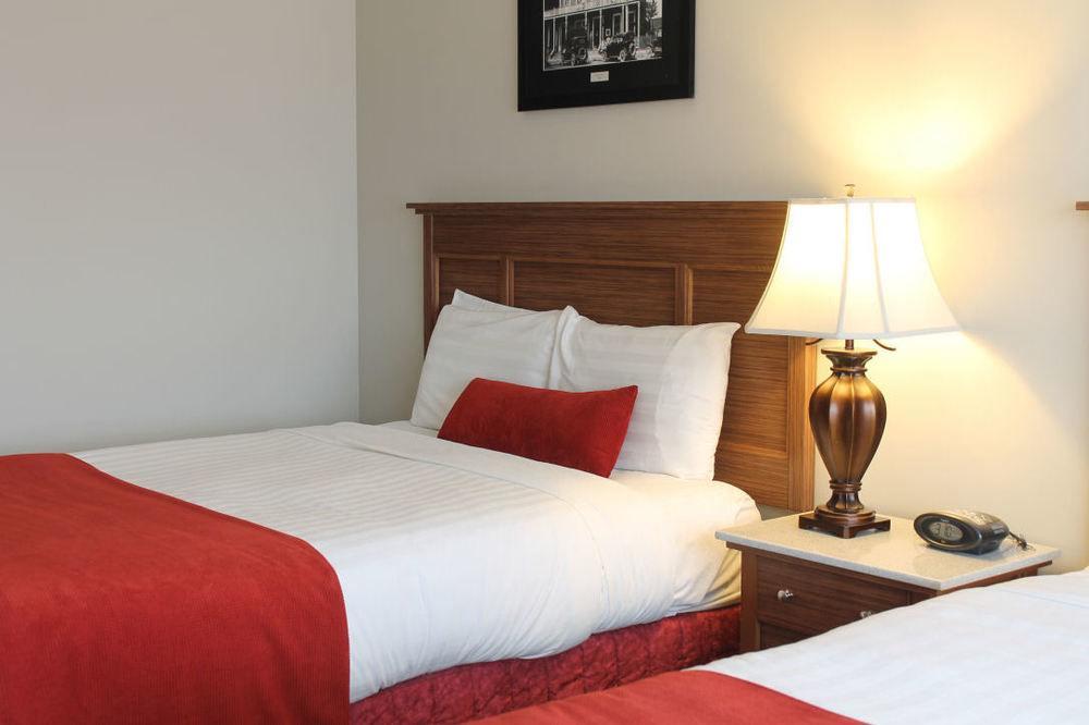 The Royal Anne Hotel Kelowna Exterior photo