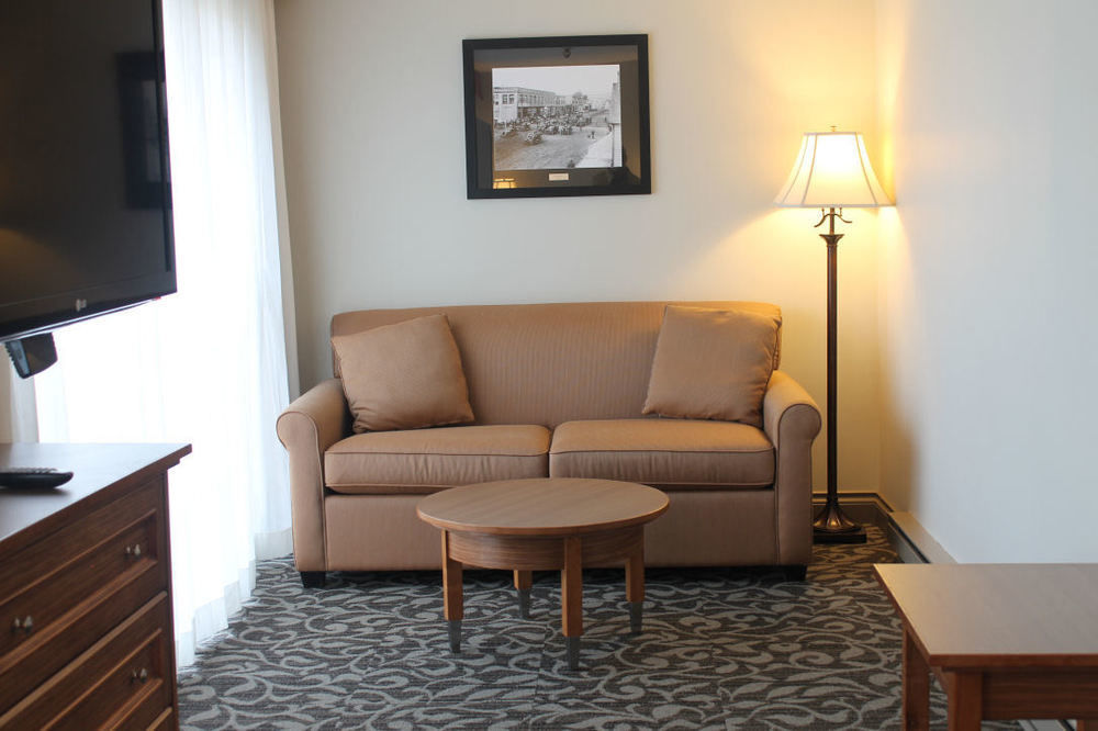 The Royal Anne Hotel Kelowna Exterior photo