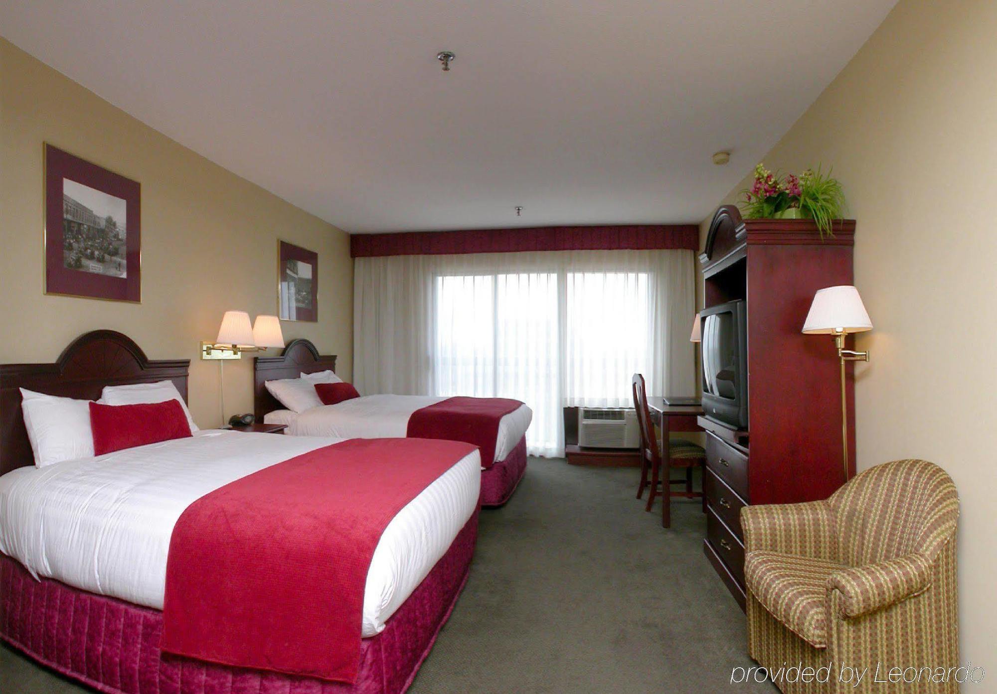 The Royal Anne Hotel Kelowna Exterior photo