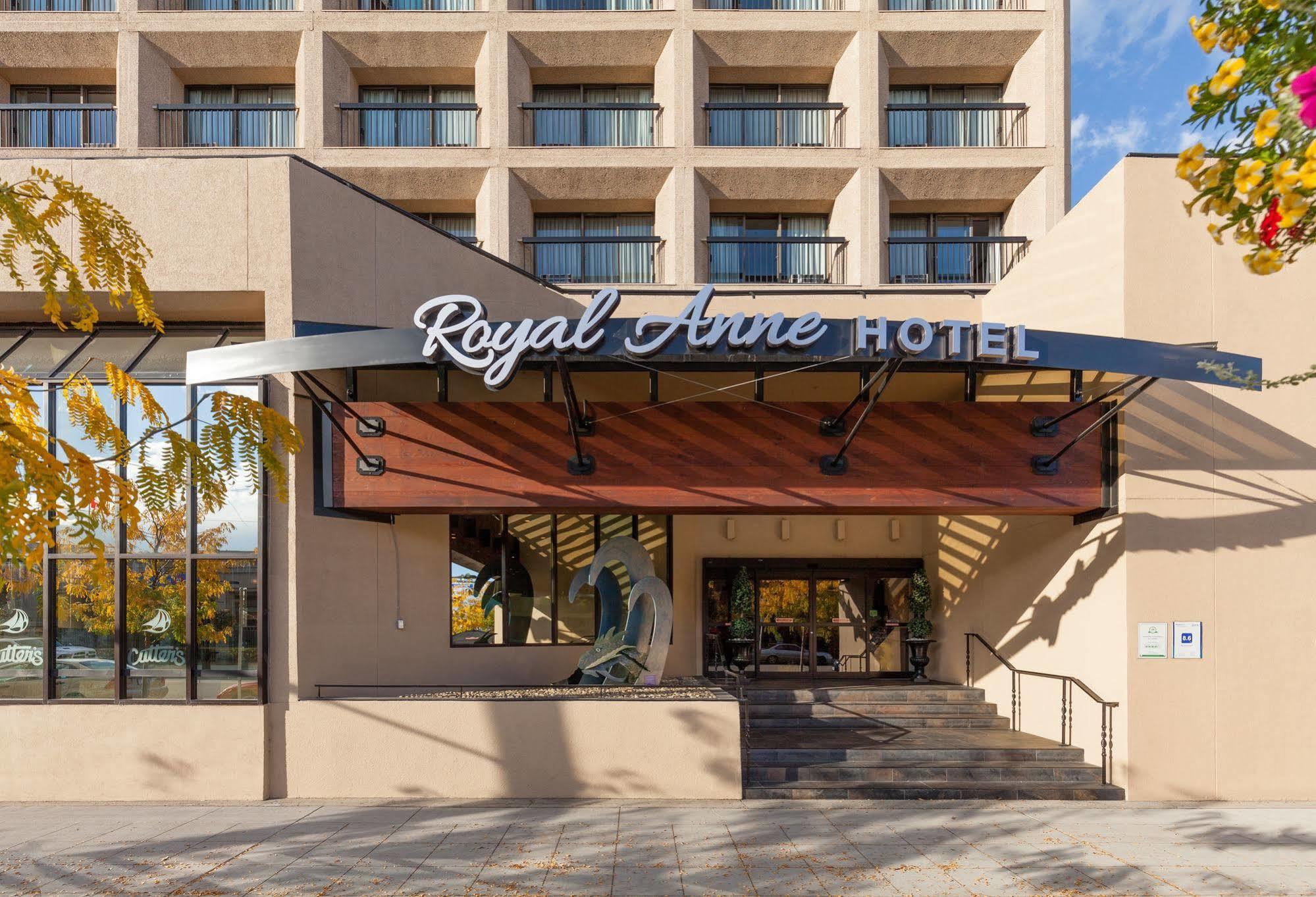 The Royal Anne Hotel Kelowna Exterior photo